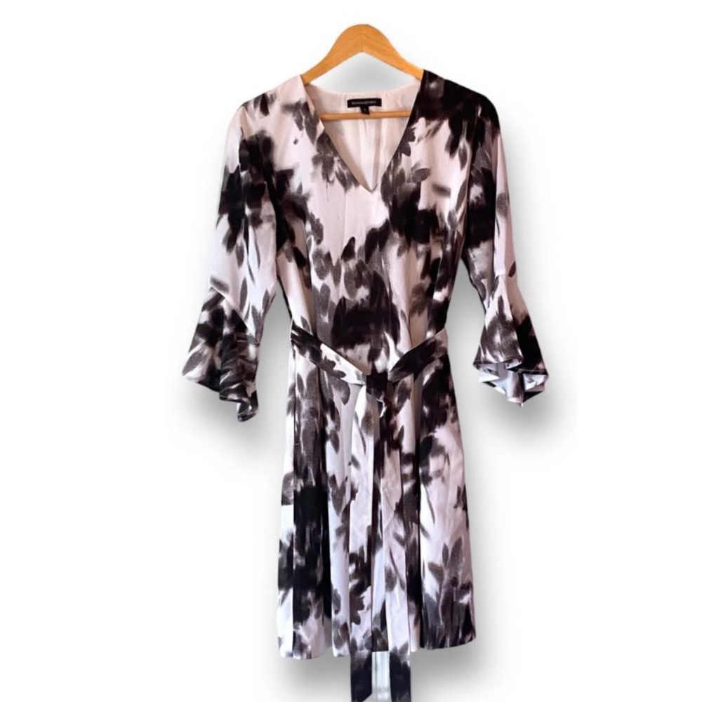 Banana Republic - Black White Bell-Sleeve Shift Dress (Small)